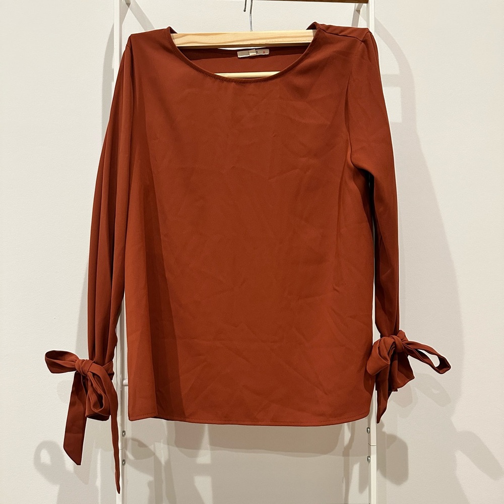 Le Lis Long Sleeve Tie Cuff Blouse